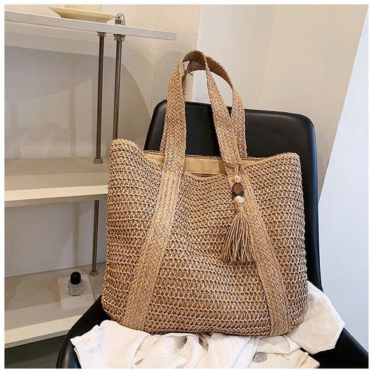 EcoChic Rattan Handbag Stylish Sustainable Everyday Tote